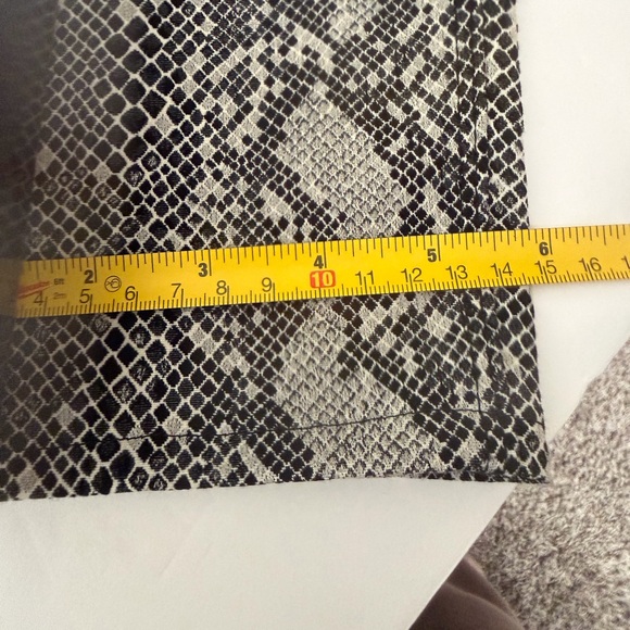 Hudson Nico Mid Rise Super Skinny Snake Pattern  - Black and Gray Size 28 Pants - Picture 16 of 16